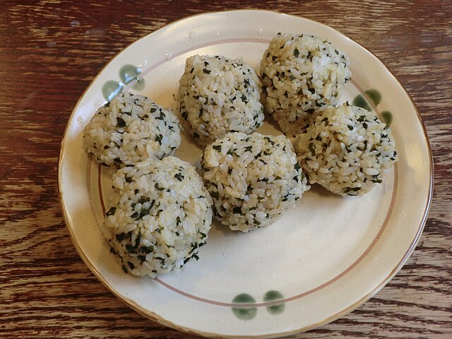 わかめむすび (translated "わかめむすび" to French): "Étreinte des Algues"