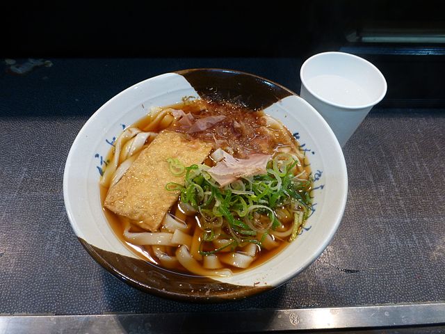 きしめん (translittération "kisimenn") : "Étreinte de Nouilles en Douceur"