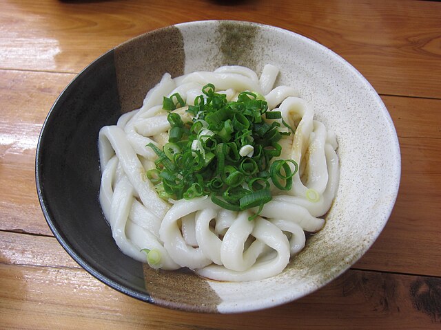 伊勢うどん (translated "伊勢うどん" to French): "Les Noodles de l'Âme d'Ise"