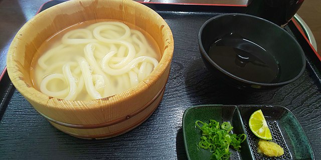 たらいうどん (translated "たらいうどん" to French): "Sérénade des Nouilles en Bois"