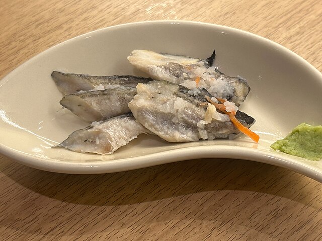 ハタハタ寿司 (translated "ハタハタ寿司" to French): "Sushi des Rivières Étoilées"