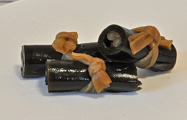 昆布巻き (translated "昆布巻き" to French): "Les Roulades d'Algues Éthérées"