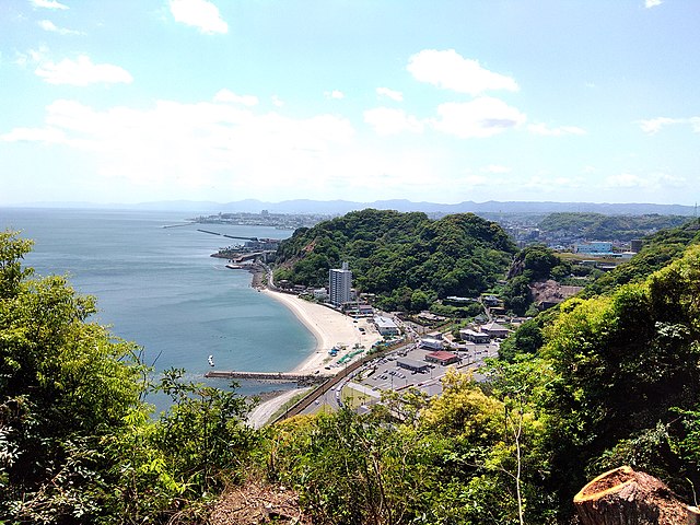 磯海水浴場(Plage des Vagues Émeraude): Étreinte des Océans Sereins