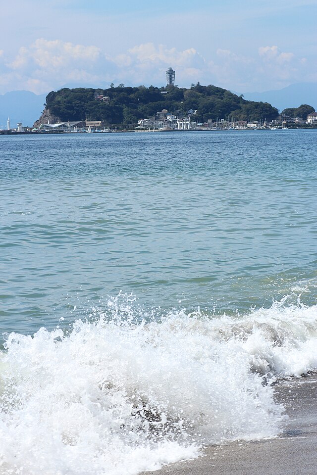 湘南海岸(Côte de Shōnan): "Échos des Vagues et Lumières d'Azur"