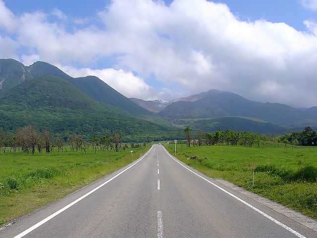 九州横断の道 やまなみハイウェイ (La Route des Montagnes Éthérées) : "Voyage au Cœur des Nuages"