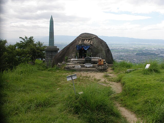 基山(Mont de la Fondation): "Échos des Cimes Éternelles"