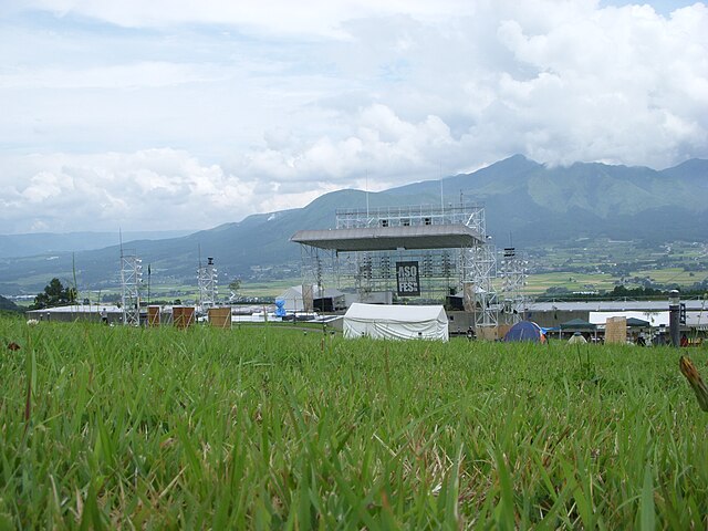熊本県野外劇場(Théâtre en Plein Air de Kumamoto): "Échos de la Nature et des Arts"