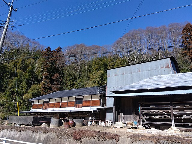 根古屋窯(Four de l'Ancêtre): "Éclats de Terre et Souffles d'Histoire"