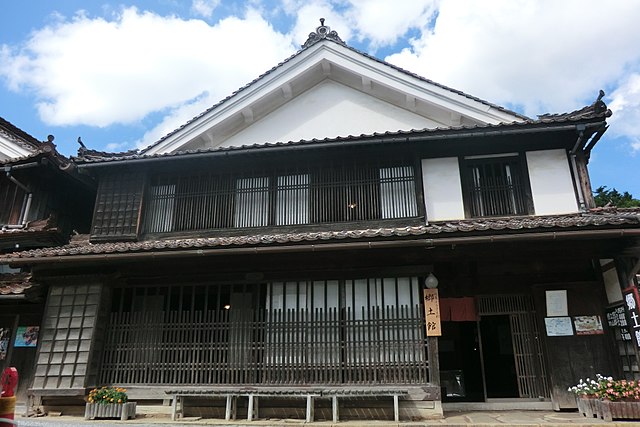 吹屋ふるさと村郷土館 (Musée du Village de Fuki) : "Échos du Passé dans le Vent"