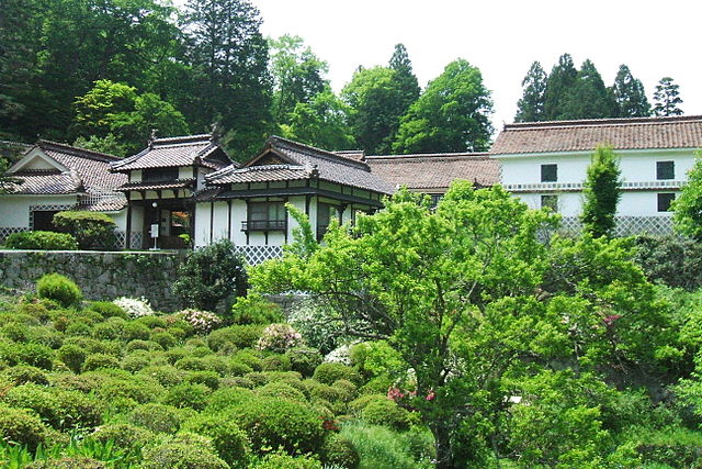 西江邸(Domaine de l'Ouest): "Échos de Sérénité et de Tradition"
