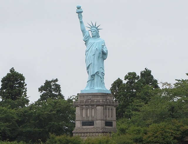 自由の女神像 (おいらせ町)(Statue de la Liberté à Oirase): "L'Éclat de la Liberté Éternelle"
