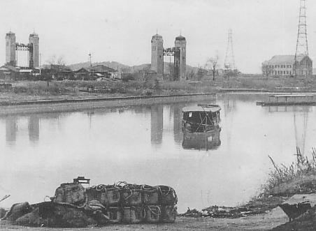伏見港 (Port de Fushimi) : "Mélodies des Eaux Émeraude"
