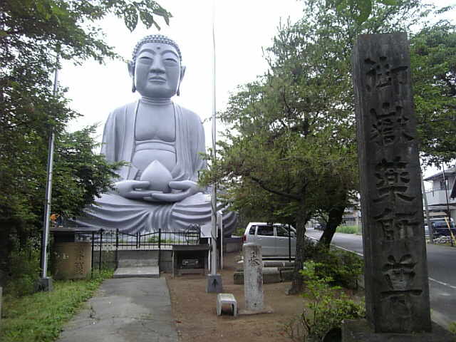 布袋の大仏 (Le Grand Bouddha de Hotei): "L'Étreinte de la Sérénité Éternelle"