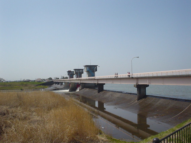 福岡堰(Le Saut de Fukuoka): "Murmures des Eaux Éternelles"