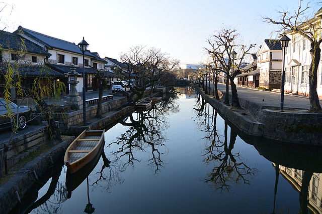 倉敷美観地区(Quartier de la Beauté de Kurashiki): "Rêveries au Fil de l'Eau et des Étoiles"