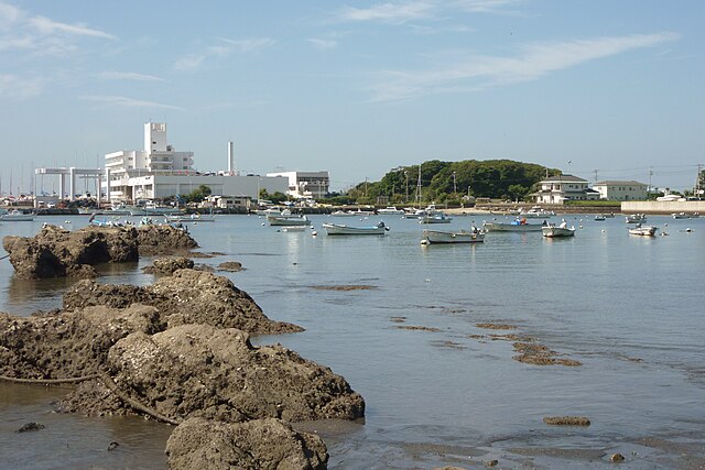 天神島 (Île des Dieux) : "Échos des Cieux et des Marées"