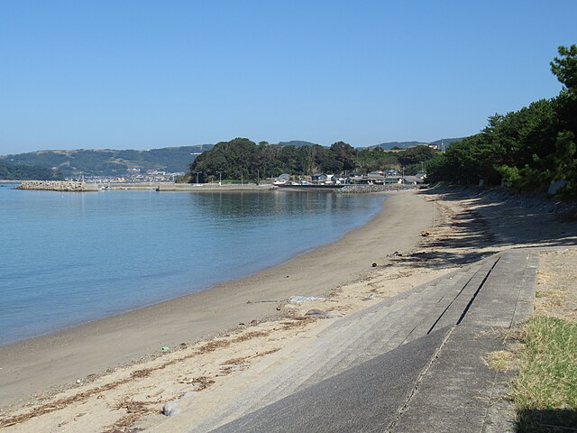 白浜海水浴場 (南島原市)(Plage de Sable Blanc): Étreinte des Vagues Émeraude