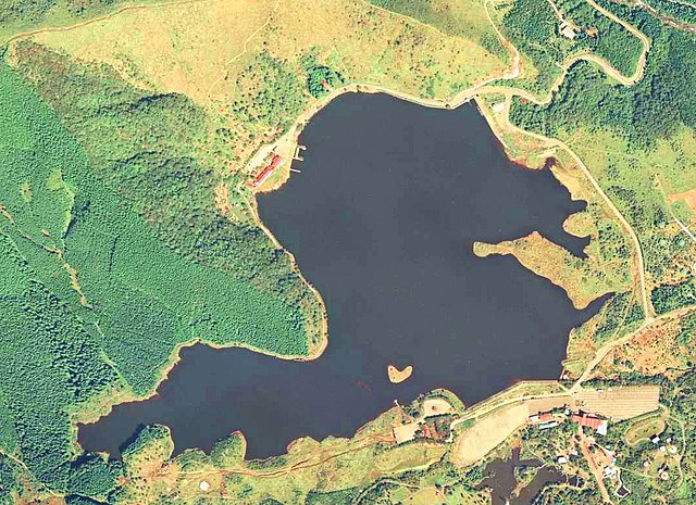 田貫湖(Lac de Tanuki): "Reflets d'Azur et de Cerisiers"