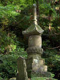 国東塔(Tour de Kunitachi): "Échos de la Sérénité Céleste"
