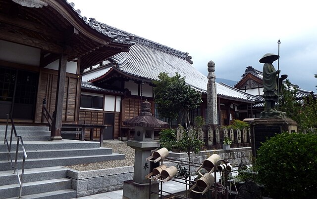 寺町 (美馬市)(Le Village des Temples): Échos de Sérénité et de Tradition