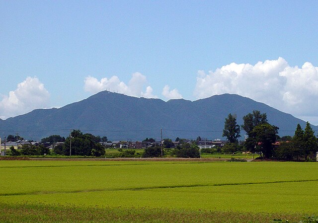 弥彦山(Mont Yahiko): "Les Échos des Cieux Éternels"