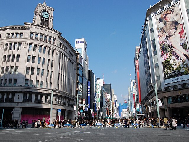 銀座四丁目交差点 (Carrefour de Ginza) : "L'Éclat des Lumières Éternelles"