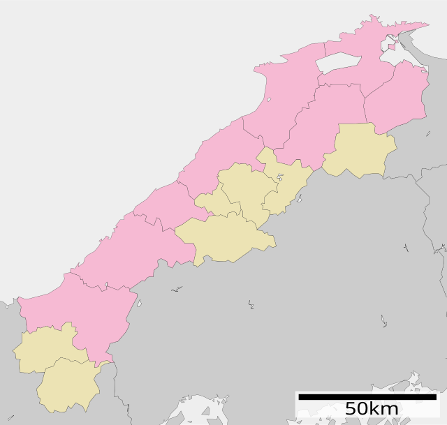蟠龍峡(Le Gouffre du Dragon Enroulé): "L'Étreinte des Montagnes Mystiques"