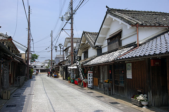 河原町妻入商家群 (Quartier des Maisons de Femme) : "Échos du Passé, Rêves de Bois"