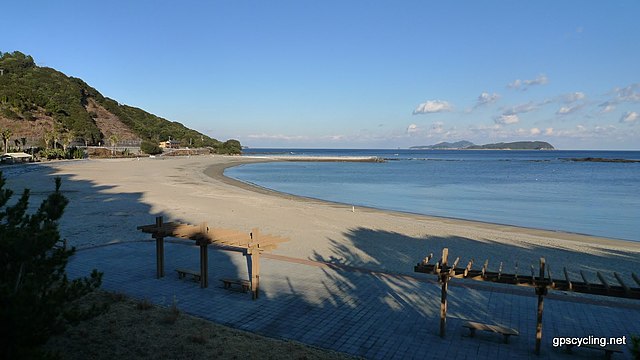 大砂海水浴場(Plage des Grandes Sables): "Étreinte des Vagues et des Sables Dorés"
