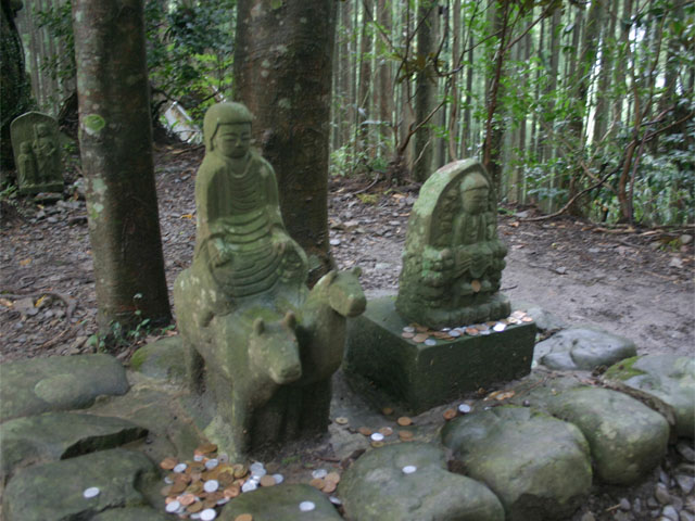 熊野古道(Le Chemin Sacré de Kumano): "Sentiers de Lumière et de Sérénité"